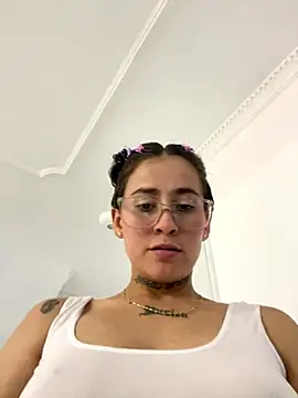 Miia_Hoot's cam snapshot