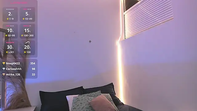 emma_woods_'s cam snapshot