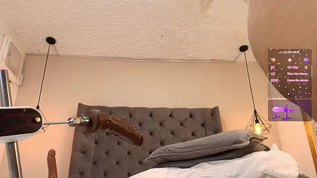 Salome_Adams1's cam snapshot