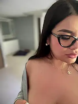 Issane_Peru live sex cam