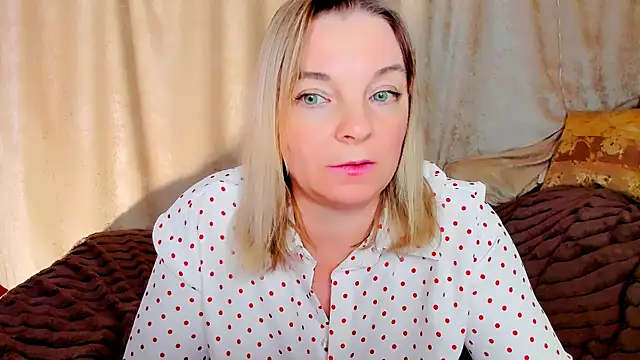 Regina__blue's cam snapshot