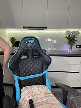 CurlyLara's cam snapshot