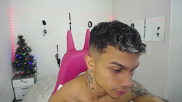 Leonard_Price live sex cam