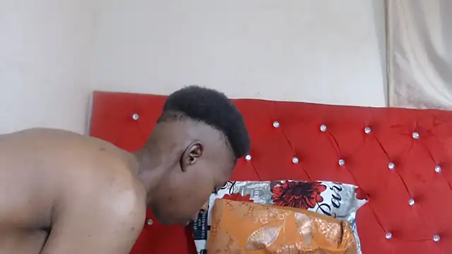 SweetSlenderChoc's cam snapshot