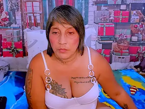 indianroxy's cam snapshot