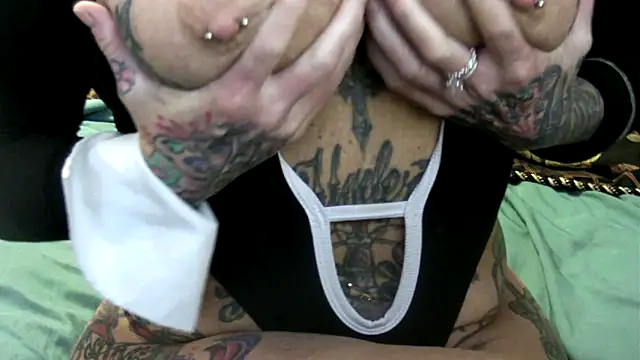 pamelagunns's cam snapshot