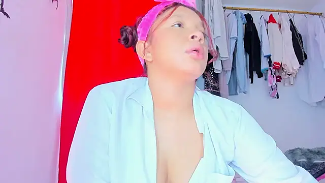 Emily_Coper18's cam snapshot