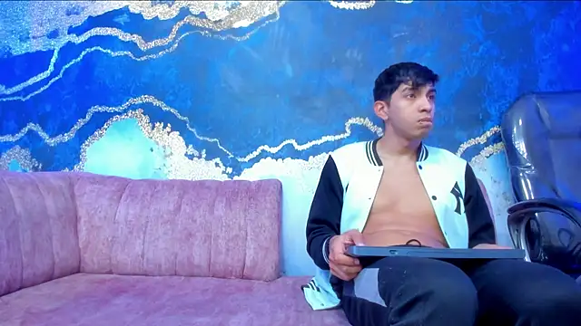 Juicy_Creww's cam snapshot