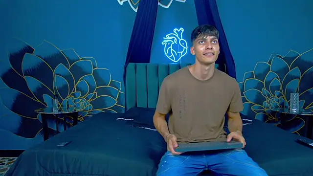 AlessioVitale's cam snapshot