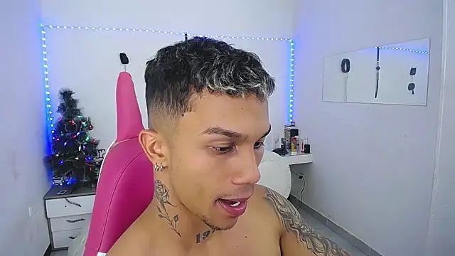 Leonard_Price live sex cam