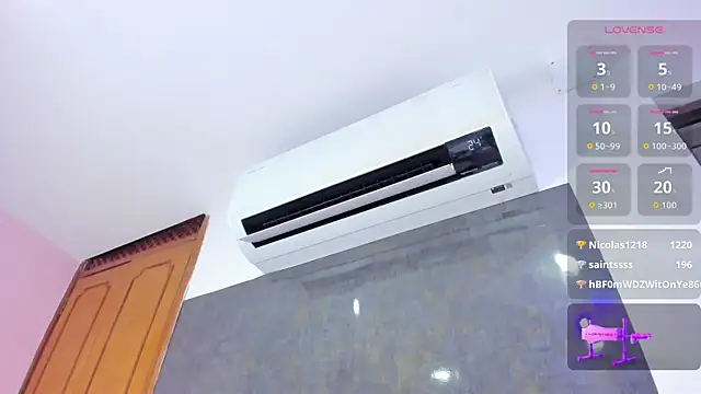 mia_celezte's cam snapshot