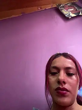 Emilyy-18's cam snapshot