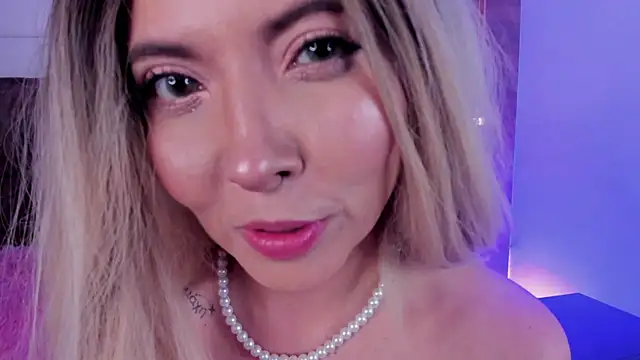 onebeauty's cam snapshot