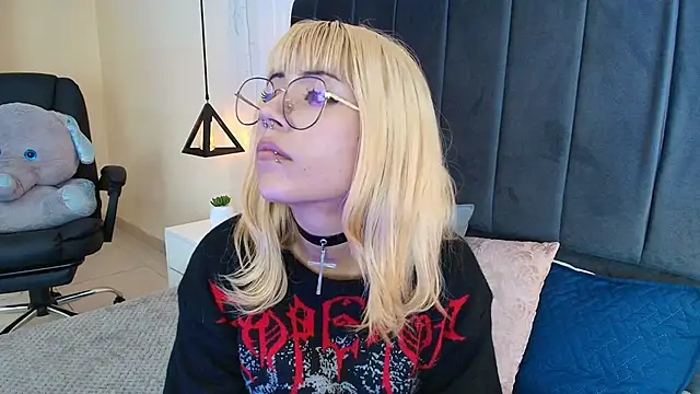 IvyBelle_'s cam snapshot