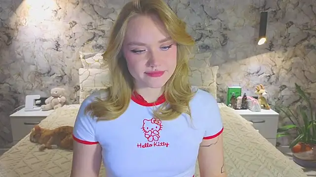 Aurora_Golden1's cam snapshot