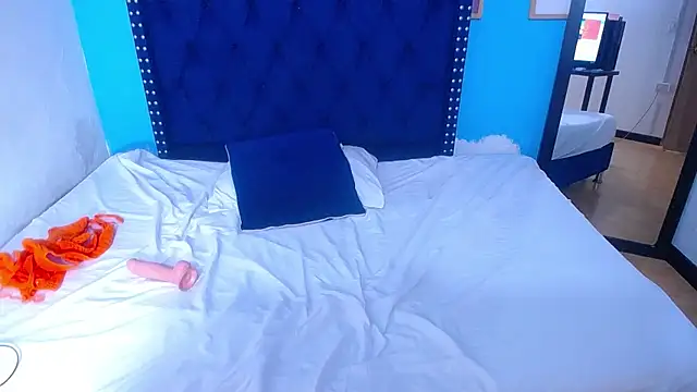 kinky_redhead18's cam snapshot