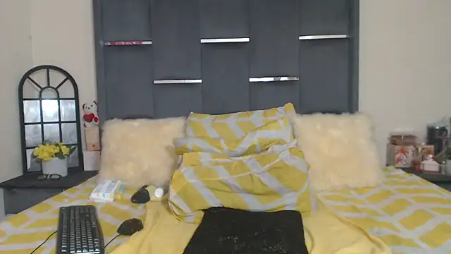 LaCaramellaChocolatia live sex cam