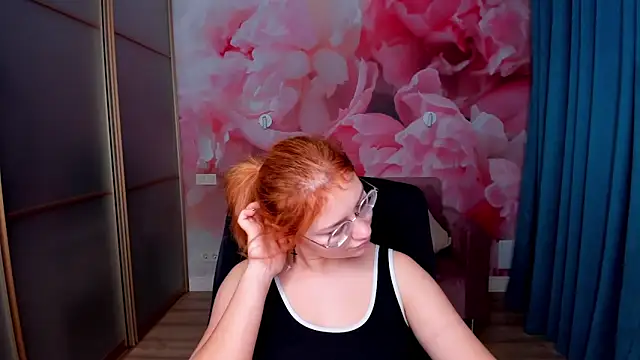 AngelinaLow's cam snapshot