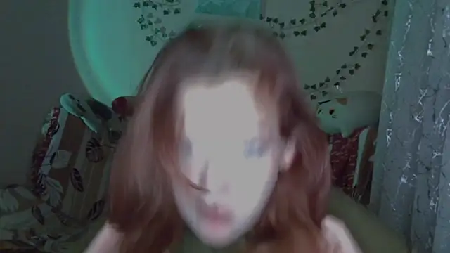 Lily_Ember's cam snapshot