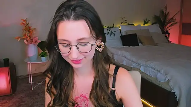 YourLovellyStory's cam snapshot