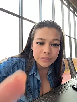 Alyshanon18 live sex cam