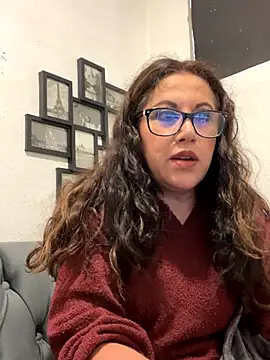 MirandaLatinaLovely's cam snapshot