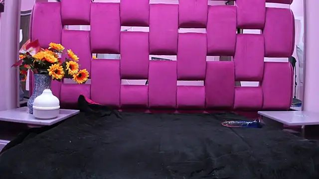 LeilaSmith_'s cam snapshot