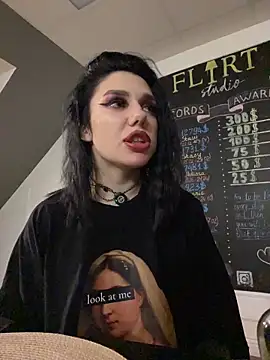 MaeveMoon live sex cam