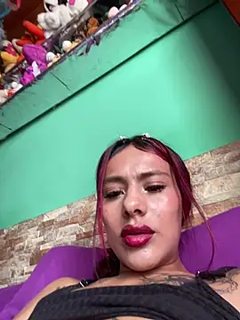 Emilyy-18's cam snapshot