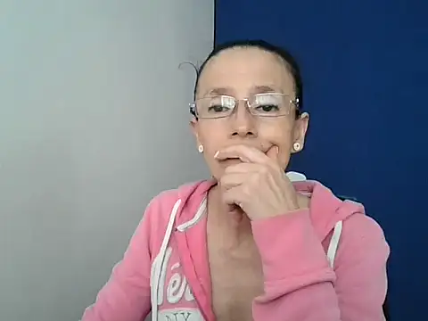 AuroraLatin's cam snapshot