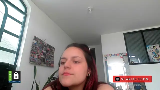 Scarletleon77 live sex cam