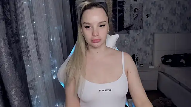 KiraKrox live sex cam