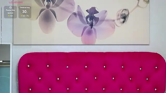 LoraDelNiro live sex cam