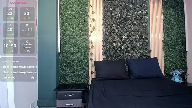 Lucy_and_Karoline's cam snapshot