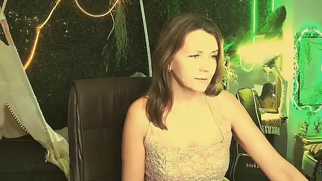 NicoleHitman live sex cam