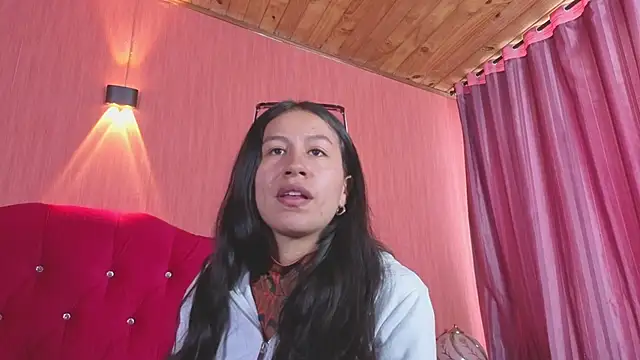 EmiGomez_'s cam snapshot