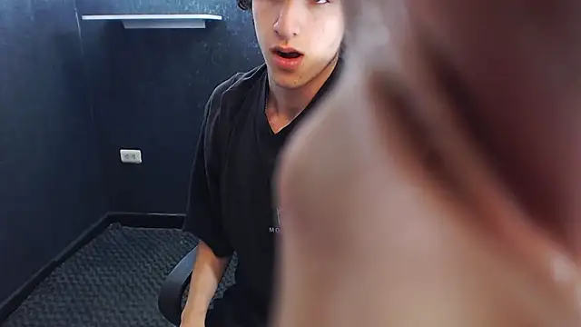 Kerverr_'s cam snapshot