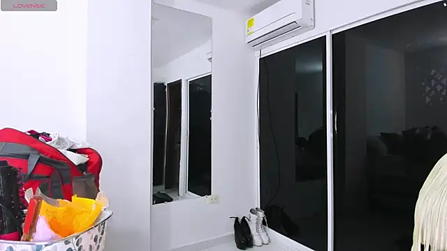 zou_quira live sex cam