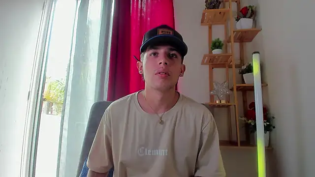 latiin_boy21's cam snapshot