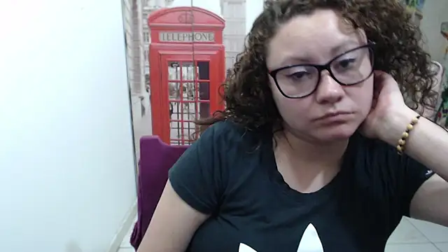 curly_greeneyed's cam snapshot