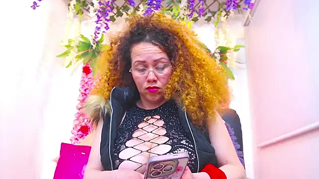 BLONDE_SEXYHOT's cam snapshot