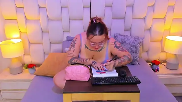 MiaYMolly's cam snapshot