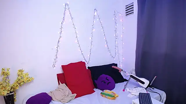 Nicol_Love0's cam snapshot