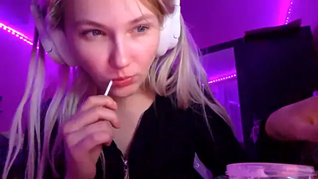 KarinRobertson's cam snapshot