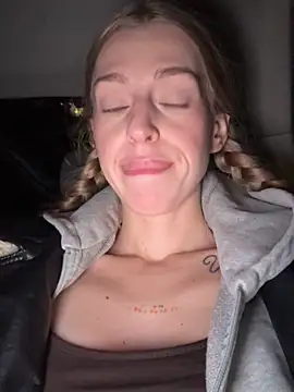 kira_mia live sex cam