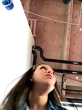 Alyshanon18's cam snapshot