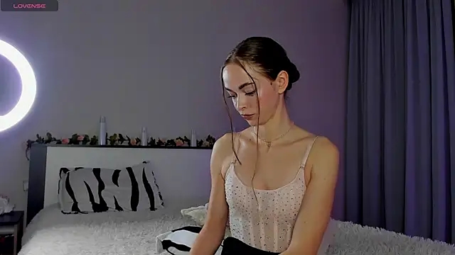 Undertheskin's cam snapshot