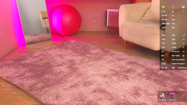 laracroftmansion's cam snapshot