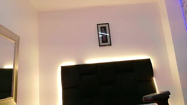 lararoberts_'s cam snapshot