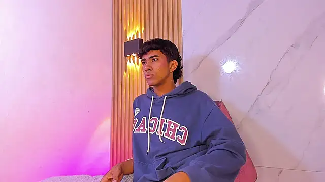 Ethan_thouse's cam snapshot